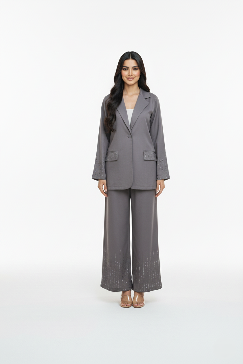 طقم نسائي بلمسة سترس