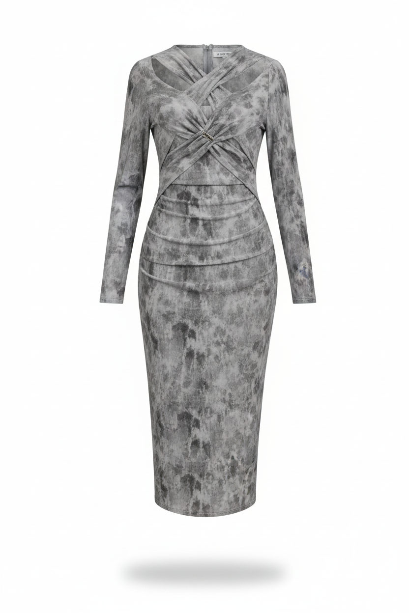   فستان عصري بإكسسوار لامع